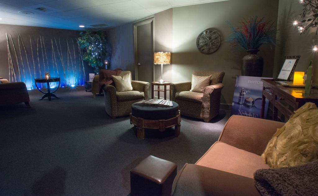 טקומה Hotel Murano מראה חיצוני תמונה The waiting room at a spa