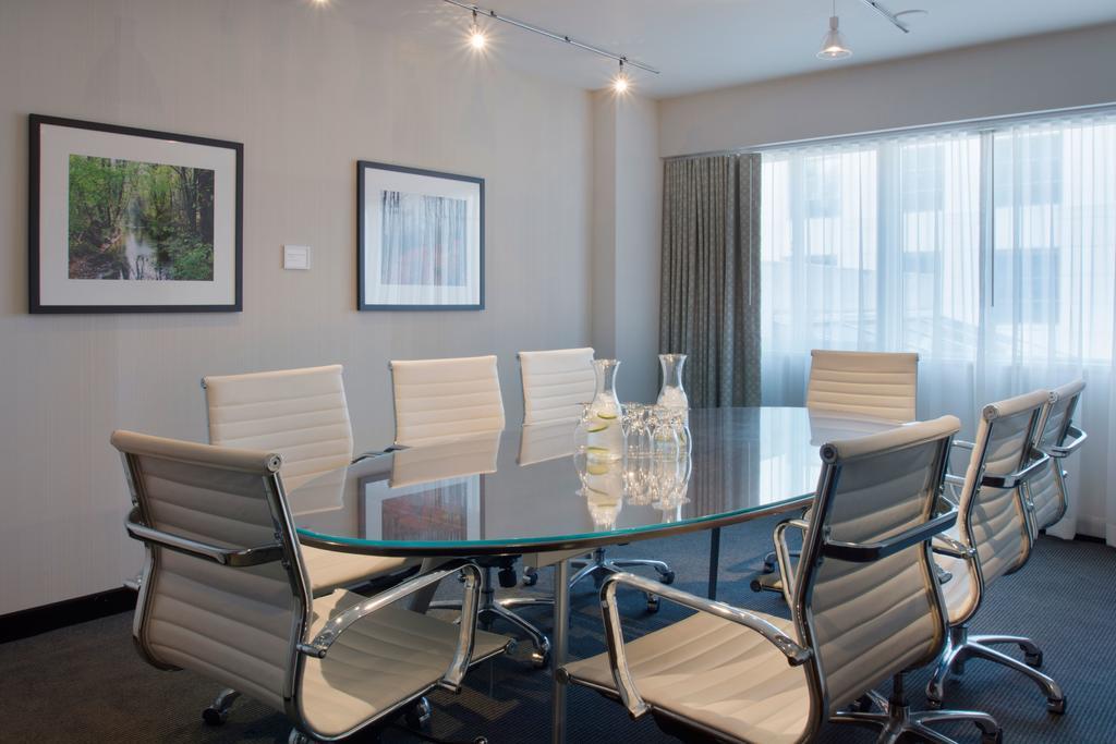 טקומה Hotel Murano מראה חיצוני תמונה A meeting room at the firm's New York City headquarters