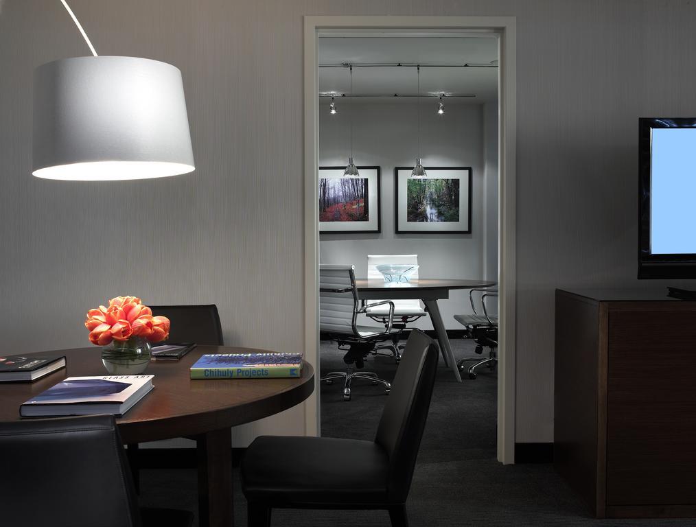 טקומה Hotel Murano מראה חיצוני תמונה The interior of a typical suite at the Westin