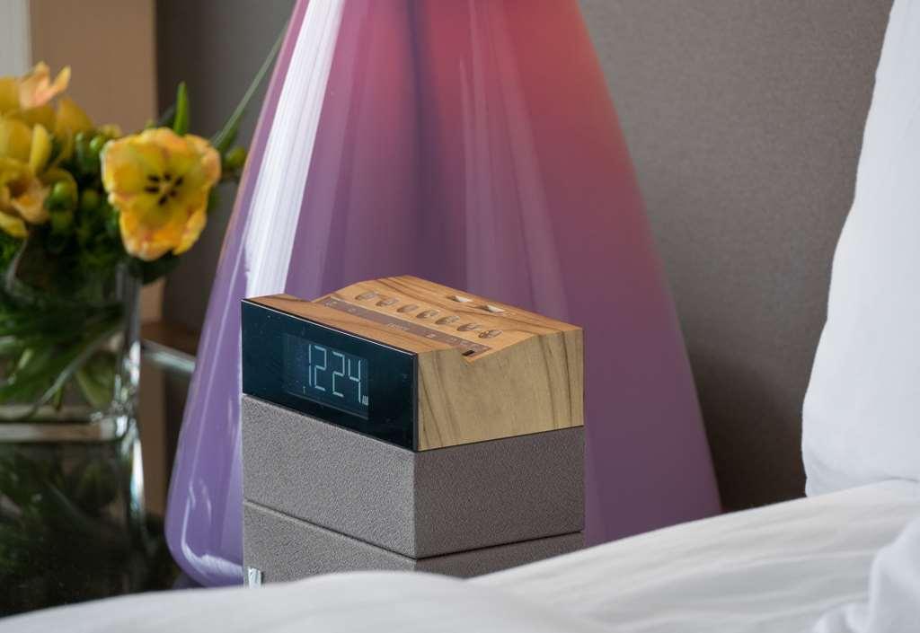 טקומה Hotel Murano חדר תמונה The new alarm clock