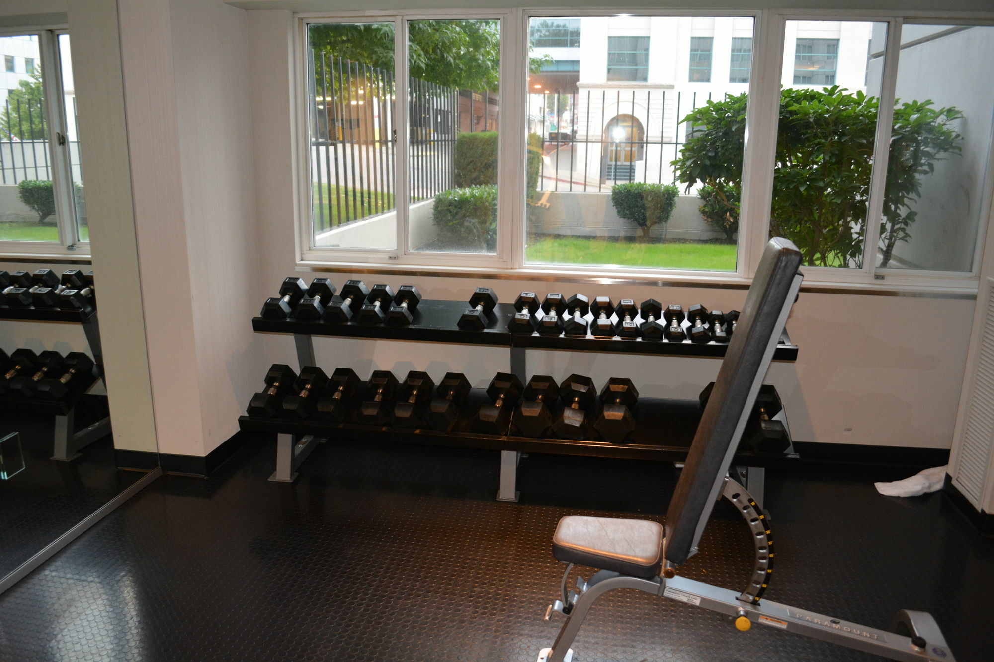 טקומה Hotel Murano מראה חיצוני תמונה Dumbbells on a rack